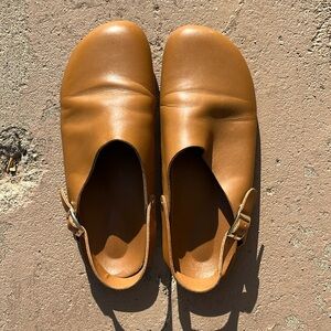 Beatrice Valenzuela Caramel Leather Clogs